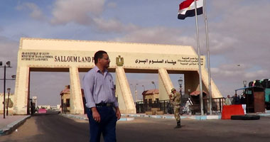 سفر وعودة 830 مصريا وليبيا و 200 شاحنة عبر منفذ السلوم خلال 24 ساعة