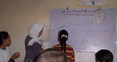 بالصور والأغانى البسيطة يتعلم الأطفال القراءة والكتابة 