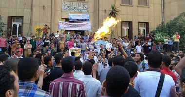 أهالى الجمالية يجبرون طلاب الإخوان على فض تظاهرهم أمام مشيخة الأزهر