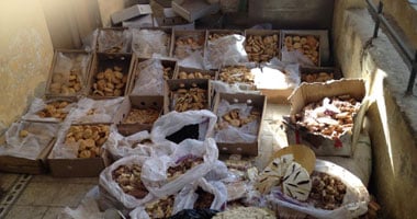 شرطة التموين تضبط مصنعا بداخله 35 طن حلوى المولد النبوى فاسدة بالقاهرة