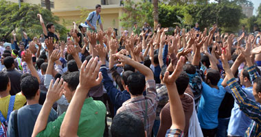 وقفة لطلاب الإخوان أمام كلية التربية بجامعة الأزهر لتعطيل الدراسة