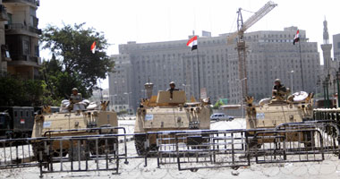 الجيش يطوق "التحرير"..  ودوريات أمنية فى شوارع وسط البلد
