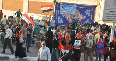 مظاهرة لتأييد مشروع الدستور الجديد أمام السفارة المصرية فى لندن
