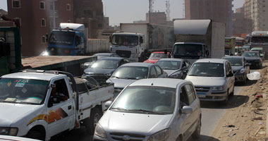 تعطل حركة المرور بعد انفجار ماسورة صرف صحى أمام بوابة جامعة أسيوط