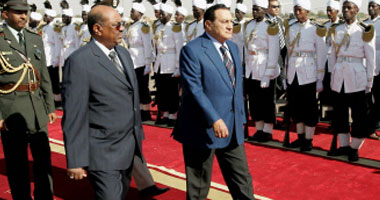 مبارك يصل إلى الخرطوم لإجراء مباحثات مع البشير