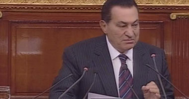 مبارك يصل جدة لتدشين عبارتى ركاب