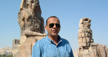 مصطفى وزيرى: إعادة تجميع آخر تمثال للملك رمسيس الثانى بمعبد الأقصر