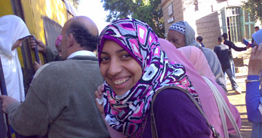 سمر تسافر كل يوم فى قطار منوف.. تقرأ الشهادتين وتسجد شكرا إذا رجعت سالمة