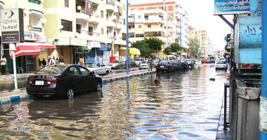 الأمطار تغرق شوارع القاهرة الكبرى