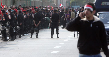 الحرب التشجيعية تبدأ بين مصر والجزائر