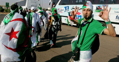 حبس مشجعين جزائريين سنتين بجنوب أفريقيا بتهمة السرقة