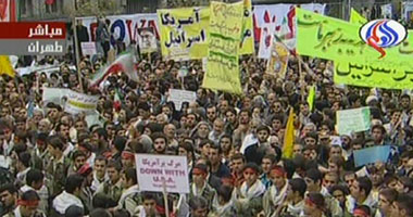 تداول فيديو لتجدد المظاهرات فى إيران وتمزيق لافتة للمرشد