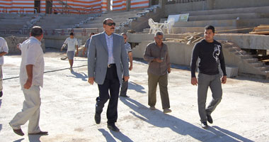 محافظ جنوب سيناء يتفقد الأعمال الإنشائية للصالة المغطاة بمركز مبارك الرياضى 