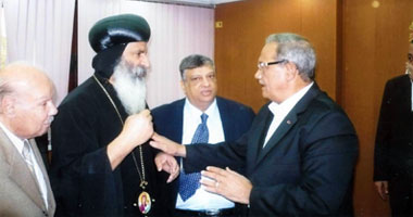 بالصور.. مستشار البابا يطالب مدير أمن الجيزة بالإفراج عن المتهمين فى أحداث العمرانية.. ومحسن حفظى يرد: "الأمر فى يد القضاء".. و"الداخلية" لا تفرق بين مسلم ومسيحى 