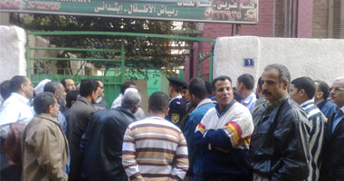 بالصور.. كراتين "الوطنى" أمام لجان الاقتراع بدائرة الجيزة
