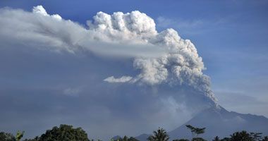 ثوران بركان جبل ميرابى الإندونيسى مجددا