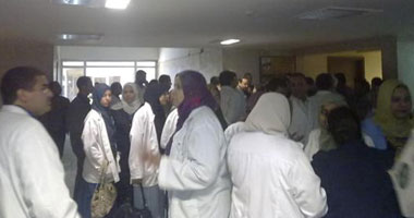 إضراب ممرضات مستشفى الغردقة عن العمل بعد تعدى مرافق مريض على زميلتهن