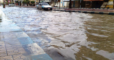الانتهاء من سحب مياه الأمطار بشوارع العريش عقب توقف هطولها