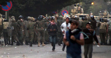 الأمن يبدأ إخلاء ميدان التحرير.. والقبض على العشرات