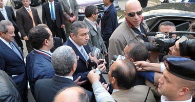 "شرف" يدلى بصوته فى انتخابات الرئاسة ويدعو: "ربنا يولى من يصلح"