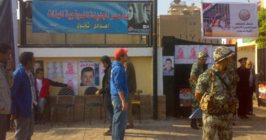 الأمن يستخدم "الصاعق" لمنع الناخبين من اقتحام لجنة بمنشأة ناصر 