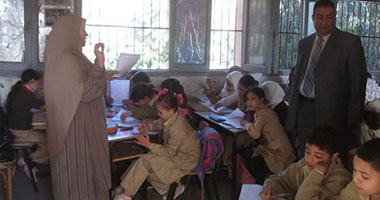 توافد طلاب الابتدائية بالغربية على المدارس لأداء امتحانات التيرم الأول