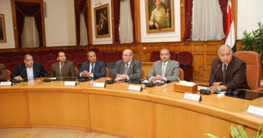 محافظ القاهرة: تنسيق مع الغرفة التجارية لتنظيم مواعيد غلق المحال.. السماح باستلام بضائع بعد مواعيد الإغلاق دون التعامل مع الجمهور.. إنشاء موقع لمدة أسبوع لمعرفة مدى إقبال المواطنين
