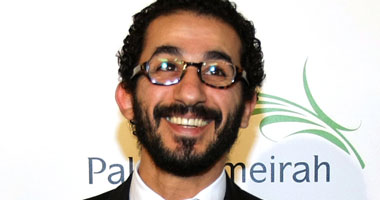 أحمد حلمى يحصل على "جائزة فاتن حمامة للتميز" بالقاهرة السينمائى