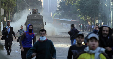 المتظاهرون يقطعون شارع القصر العينى والطرق المؤدية للتحرير