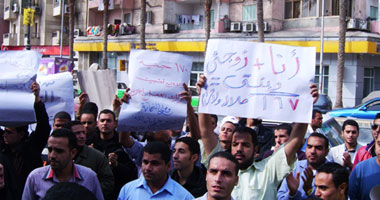 تظاهر مدرسى "الحصة" بالبحيرة أمام مبنى المحافظة للمطالبة بالتعيين