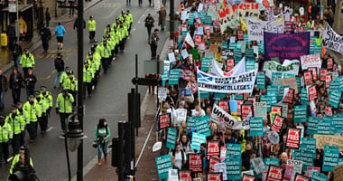 الآلاف يحتشدون فى لندن ضد الاجراءات التقشفية