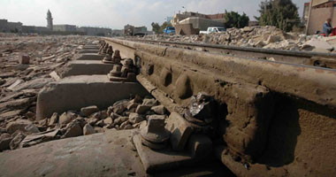 انفصال جزء من قضبان السكة الحديد بأنشاص الرمل بعد انفجار عبوة ناسفة