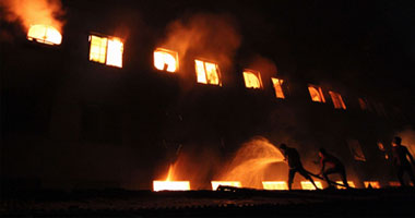 حريق بمصنع فى المنطقة الصناعية بسوهاج بسبب ماس كهربائى