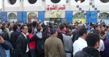 بالصور..القوى السياسية تؤدى صلاة المغرب بميدان الأربعين 