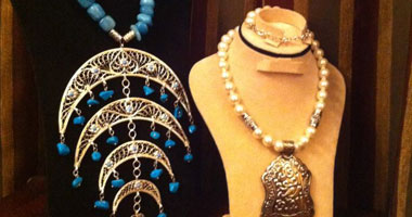 خريجة التجارة تركت الحسابات والأرقام وفضلت عليها الأحجار وأسرارها