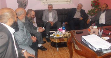 جلال مرة وسيد خليفة يلتقيان نواب "النور" السابقين فى كفر الشيخ