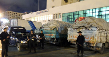 بالصور ..قوات الأمن تحبط تهريب 63 طن ملابس مستوردة ببورسعيد
