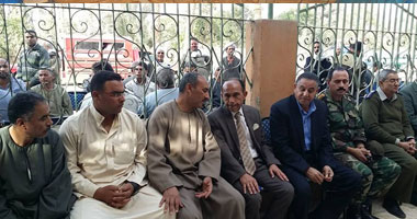 محافظ الفيوم يقدم واجب العزاء لأسرة شهيد تفجير العريش