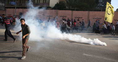 الأمن يطلق الغاز المسيل للدموع لتفريق عناصر إخوانية فى دمياط