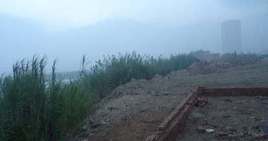 مهندس زراعى يكشف بالصور التعديات على النيل ويطالب الحكومة بمكافحاتها