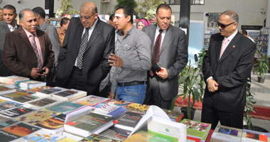 بالصور.. افتتاح معرض الكتاب الـ24 بجامعة قناة السويس