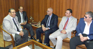 وفد من مدينة زويل يزور جامعة بنى سويف لحضور ندوة بكلية الصيدلة