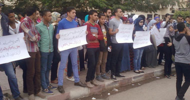 طلاب الإخوان ينظمون مسيرة احتجاجية بجامعة الزقازيق