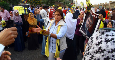 الأمن يفرق متظاهرى الإخوان بالغاز بعد اقترابهم من منشآت سيادية بمدينة نصر