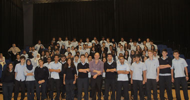 بالصور.. جولة لضيوف معرض الشارقة الدولى للكتاب للمدارس والجامعات