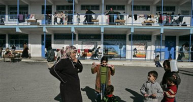 آلاف الفلسطينيين يحتمون فى مدارس الأونروا