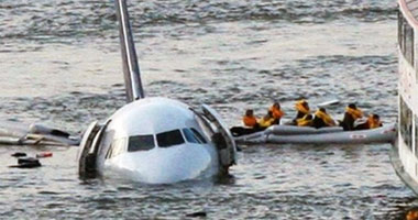سقوط طائرة أمريكية فى نهر هودسون بنيويورك