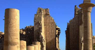 العثور على 5 تماثيل فرعونية جديدة بمعابد الكرنك فى الأقصر