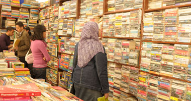 إقبال جماهيرى لافت على معرض رمضان للكتاب فى أول أيامه 