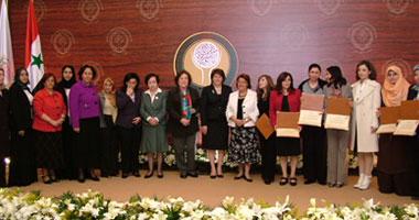 منظمة المرأة العربية تعلن عن فتح التقدم لجائزة المرأة فى العلوم لـ2014 